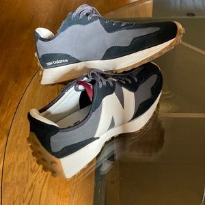 New Balance 327 shoes size 8.5